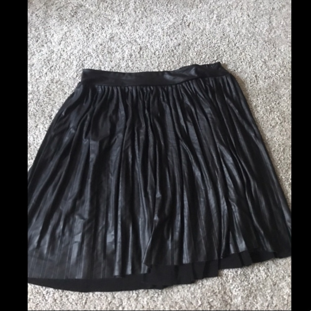 Torrid pleated pleather skirt